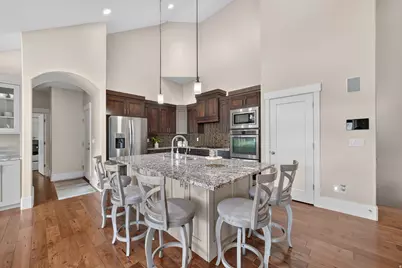 1084 E Loch Lomond Cir, Syracuse, UT 84075 - Photo 12
