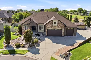 1084 Loch Lomond Cir, Syracuse, UT 84075 - Photo 2