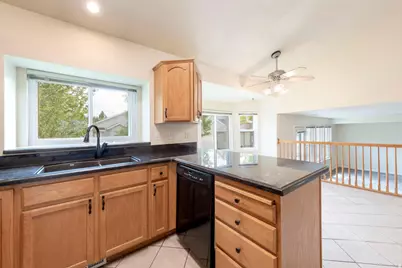 5279 S Chalkmark Cir W, Taylorsville, UT 84118 - Photo 6
