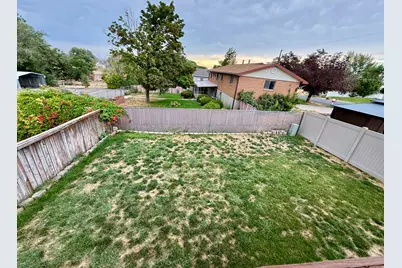 284 N 500 W, Clearfield, UT 84015 - Photo 16