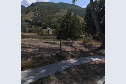 7657 S Avondale Dr E, Cottonwood Heights, UT 84121 - Photo 4