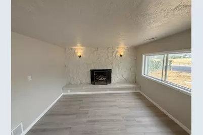 241 N 7th St E, Tooele, UT 84074 - Photo 4