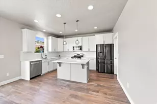 2050 W Marble Fox Cir, Lehi, UT 84048 - Photo 10