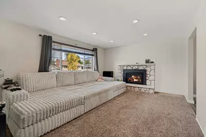 1102 E Sleepy Hollow Ln S, Sandy, UT 84094 - Photo 2
