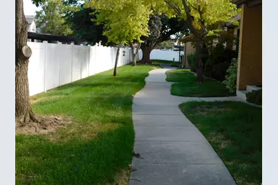 785 E Autumn Field Dr S, Salt Lake City, UT 84106 - Photo 2