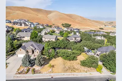 692 S Deer Hollow Rd, Tooele, UT 84074 - Photo 2