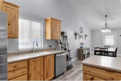 7555 N Pinecone Rd, Eagle Mountain, UT 84005 - Photo 12
