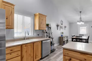 7555 N Pinecone Rd, Eagle Mountain, UT 84005 - Photo 12
