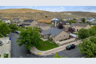 7555 N Pinecone Rd, Eagle Mountain, UT 84005 - Photo 34