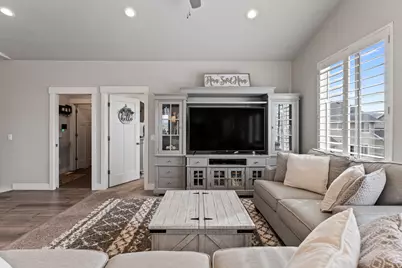 614 W Regent Garden Ln, Bluffdale, UT 84065 - Photo 6