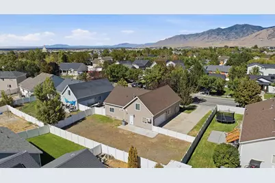 303 Durocher Ln, Tooele, UT 84074 - Photo 36