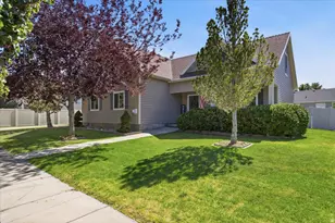 303 Durocher Ln, Tooele, UT 84074 - Photo 4