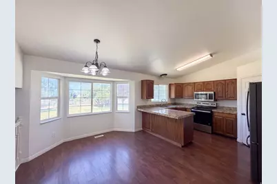 5569 S 3400 W, Roy, UT 84067 - Photo 2