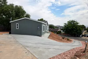 355 Pectol St, Washington, UT 84780 - Photo 2