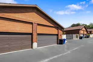 2424 E 4430 S, Holladay, UT 84124 - Photo 28