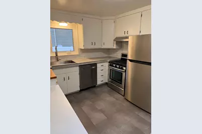 1870 E Cresthill S #UPSTR, Holladay, UT 84117 - Photo 2