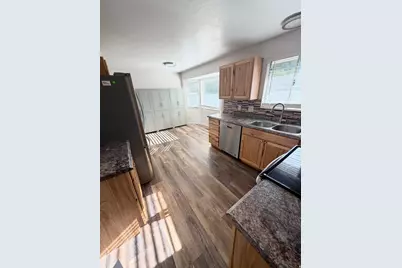 9571 S David St E #UPSTR, Sandy, UT 84070 - Photo 4