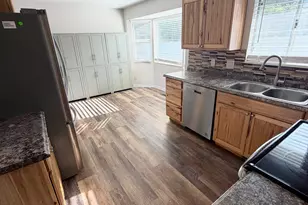 9571 S David St E, Sandy, UT 84070 - Photo 4