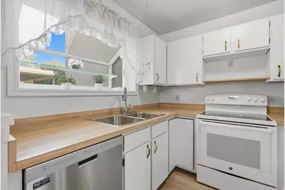 5647 S Park Pl E, Holladay, UT 84121 - Photo 10