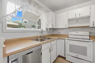 5647 S Park Pl E, Holladay, UT 84121 - Photo 10