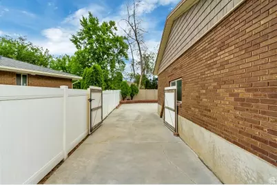 1737 E Sunrise Meadow Dr S, Sandy, UT 84093 - Photo 10