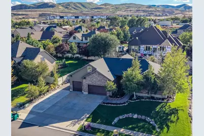 15596 S Broken Arrow Dr W, Bluffdale, UT 84065 - Photo 2