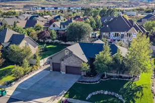 15596 S Broken Arrow Dr W, Bluffdale, UT 84065 - Photo 2