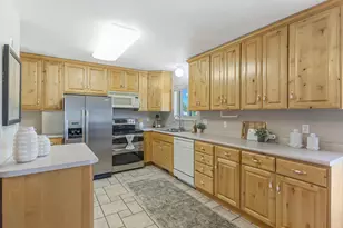 1489 E Verde Cir S, Sandy, UT 84093 - Photo 10