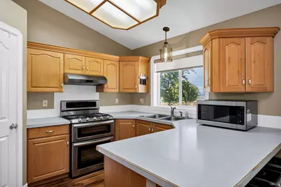 584 W 300 N, Hyrum, UT 84319 - Photo 10