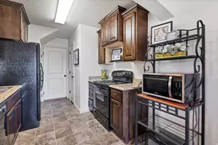 1000 E Bluffview Dr, Washington, UT 84780 - Photo 8