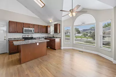 9271 S Grand Teton Dr, West Jordan, UT 84088 - Photo 4