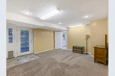 2047 E Village Point Way, Sandy, UT 84093 - Photo 8