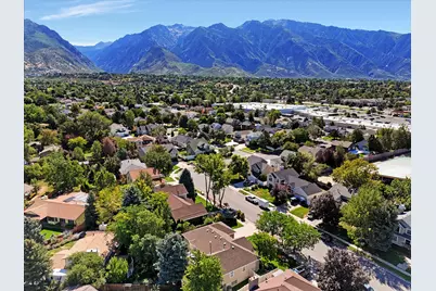 2047 E Village Point Way, Sandy, UT 84093 - Photo 18