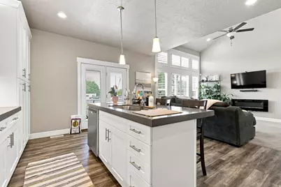 9272 S Ashbourne Dr, Sandy, UT 84094 - Photo 12