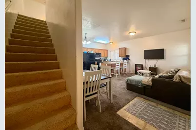 393 E 600 S #H, Vernal, UT 84078 - Photo 2