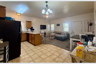393 E 600 S #H, Vernal, UT 84078 - Photo 4