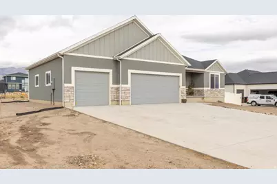 624 S Maxwell Dr, Grantsville, UT 84029 - Photo 2