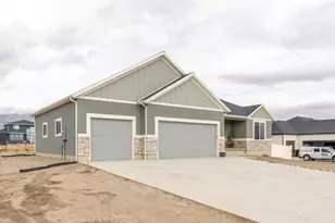 624 S Maxwell Dr, Grantsville, UT 84029 - Photo 2