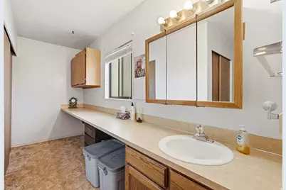 748 E Antelope Dr N, Layton, UT 84041 - Photo 16