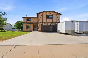 748 E Antelope Dr N, Layton, UT 84041 - Photo 2