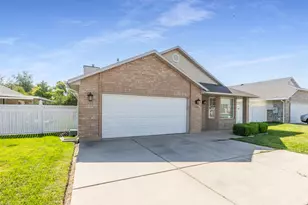 4046 S 850 W, Riverdale, UT 84405 - Photo 2