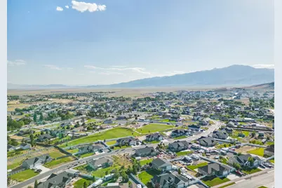2417 E Patriot Dr, Eagle Mountain, UT 84005 - Photo 10