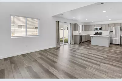 2064 W 3360 S, Syracuse, UT 84075 - Photo 6