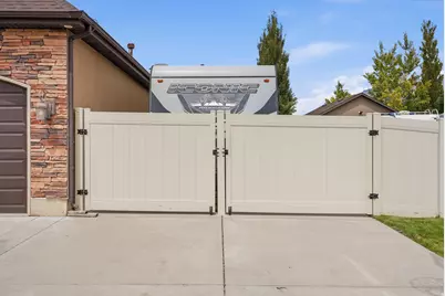 2662 W 2325 N, Farr West, UT 84404 - Photo 52