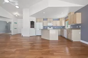 6952 W Hunter Dr, West Valley, UT 84128 - Photo 4