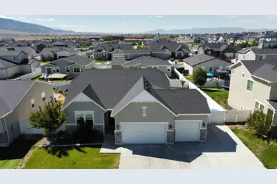 1422 E Lowe Peak Dr, Eagle Mountain, UT 84005 - Photo 32