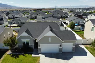 1422 E Lowe Peak Dr, Eagle Mountain, UT 84005 - Photo 32