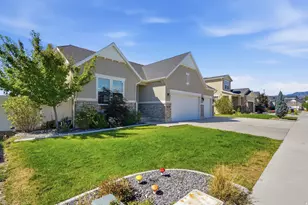 1422 E Lowe Peak Dr, Eagle Mountain, UT 84005 - Photo 4