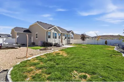 1422 E Lowe Peak Dr, Eagle Mountain, UT 84005 - Photo 32