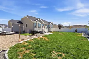 1422 E Lowe Peak Dr, Eagle Mountain, UT 84005 - Photo 32